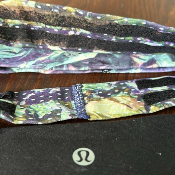 Six lululemon headbands. Great used condition - Picture 4 of 7